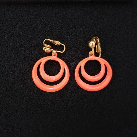 2 For $20   Brite Vintage  60"s  Orange Clip on earrings - Picture 4 of 6